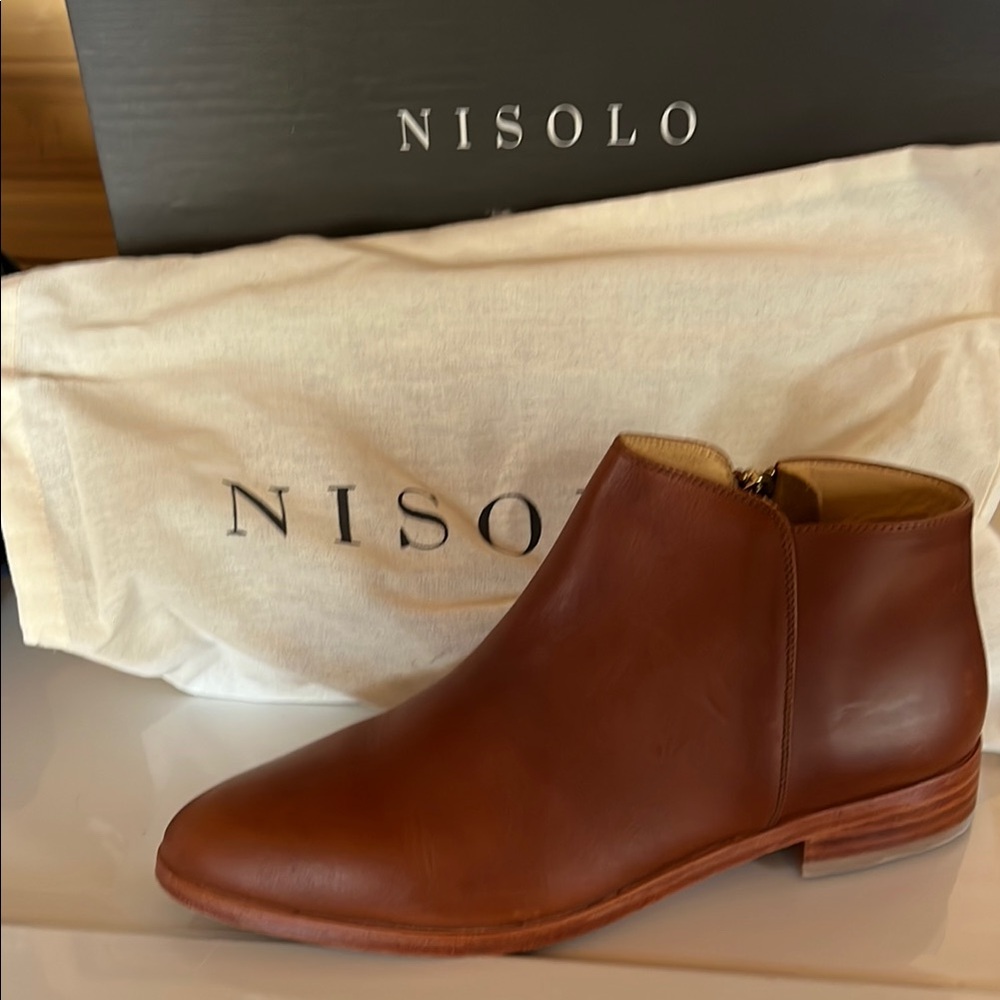 Nisolo Brown Ankle Boots Sleek Leather Design